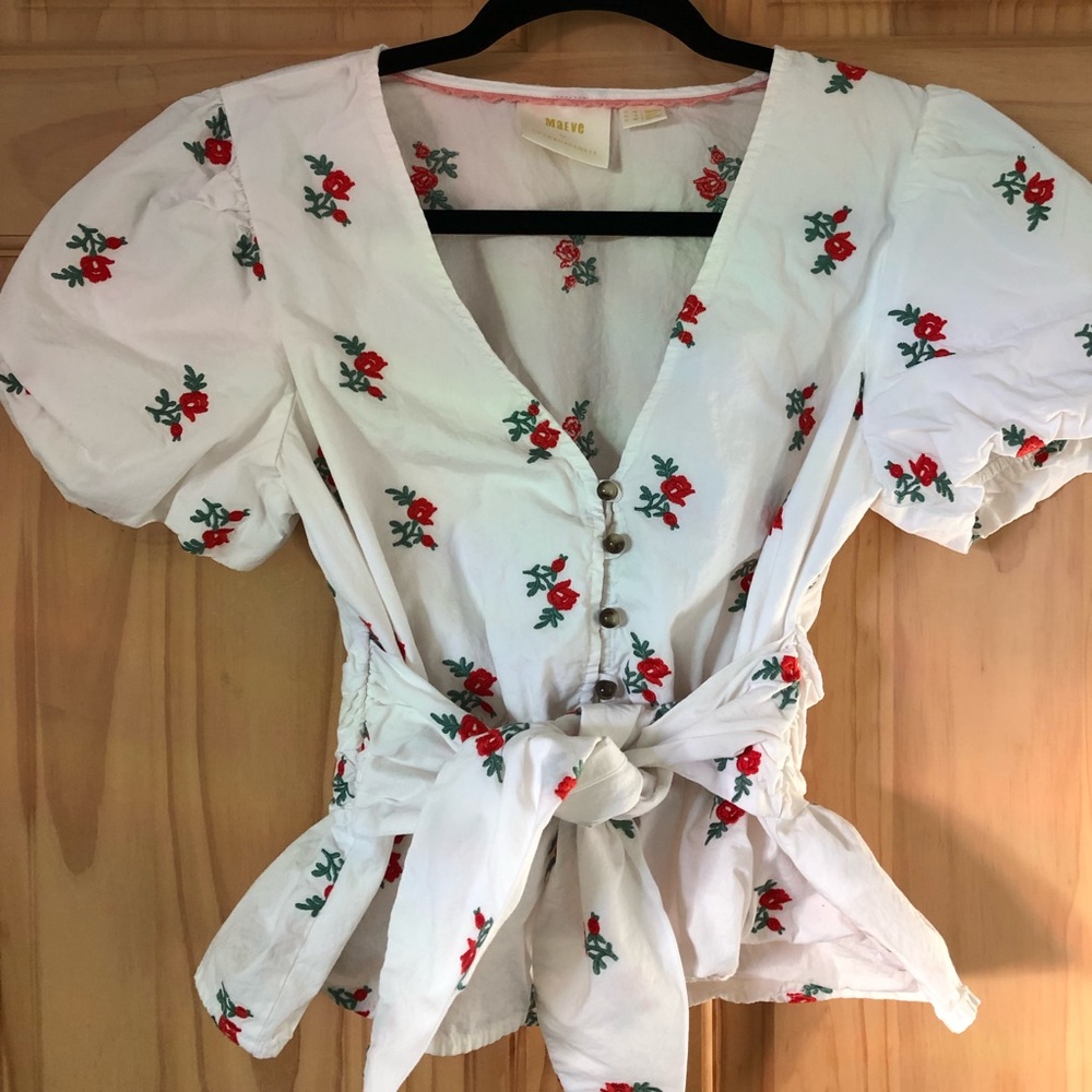 Anthropologie Maeve embroidered white red rose flower blouse top EUC size 6